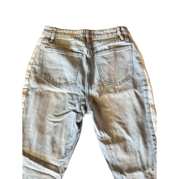 PacSun “Mom Jean” size 26 light wash with raw edges - Picture 5 of 9